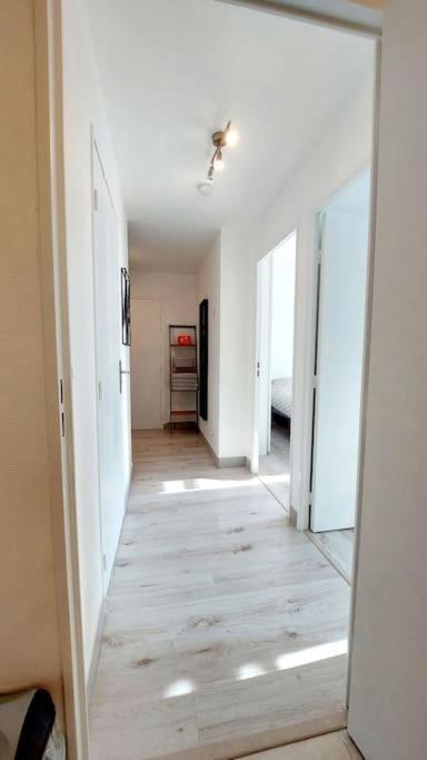Cosy Home 2, 2 Chambres, 6 Personnes, 3 Min Gare, Parking Cergy Eksteriør bilde